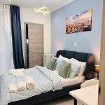 Luxury Near Center *