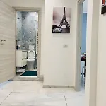 Luxury Near Center شقة