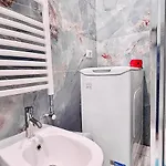 Luxury Near Center *