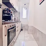 Luxury Near Center شقة *