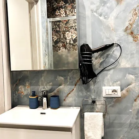 Luxury Near Center *