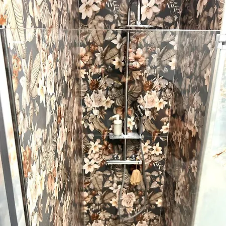 Luxury Near Center Apartment
