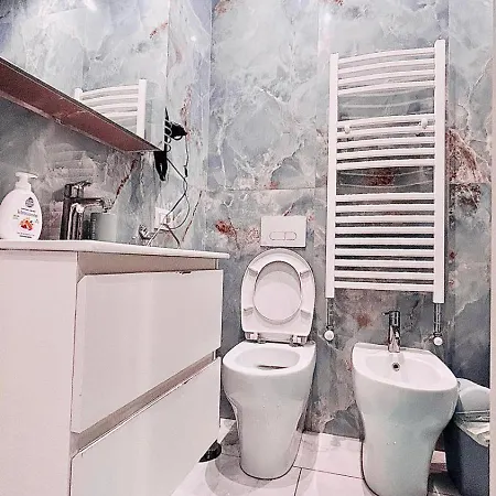 Luxury Near Center *