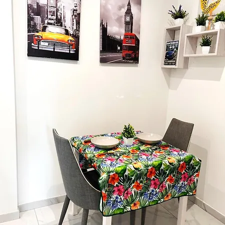 Luxury Near Center דירה *