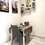 Luxury Near Center *