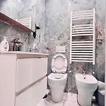 Luxury Near Center *