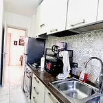 Luxury Near Center *